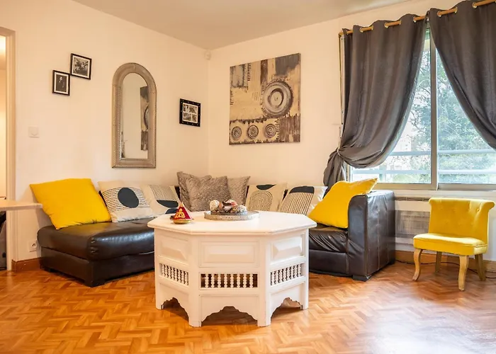 Grand 5 Pers Avec Parking Proche Du Centre De Apartment *