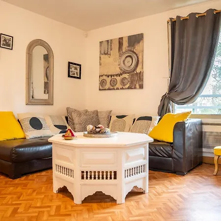 Grand 5 Pers Avec Parking Proche Du Centre De Apartment *